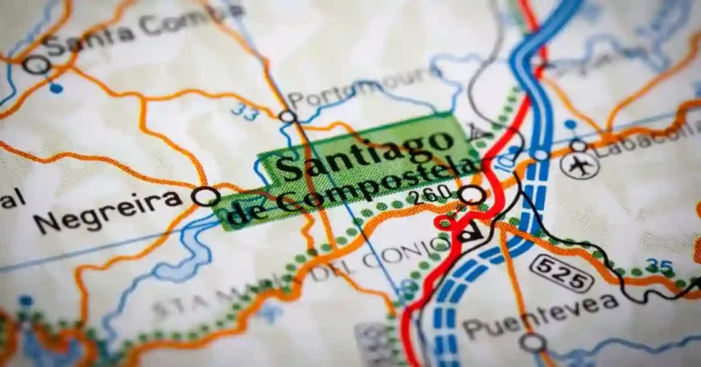 Mapa detalhado da região de Santiago de Compostela, na Espanha — um dos principais destinos energéticos para renovar sua sorte.